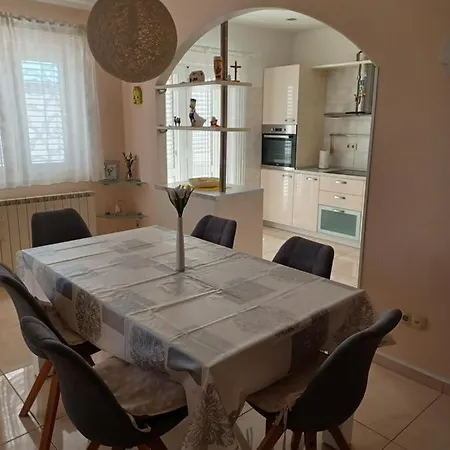 דירה J&m ספליט